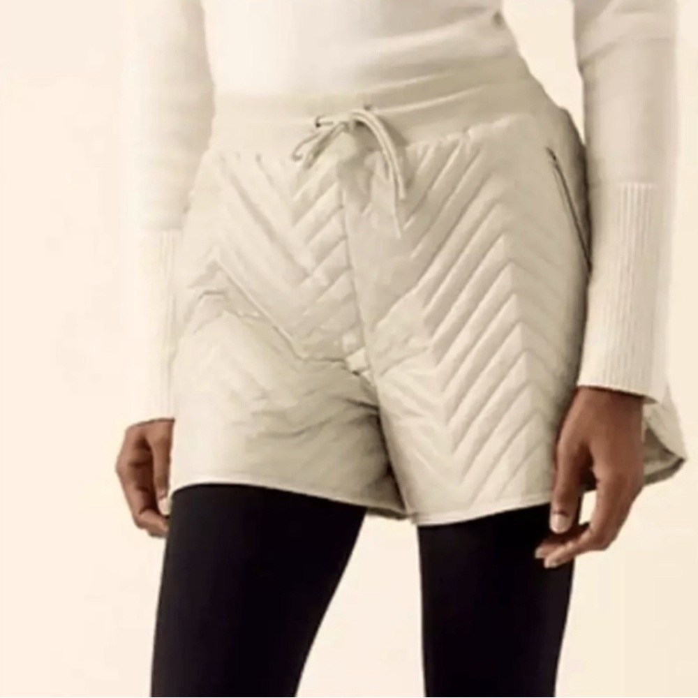 ATHLETA Après Ski Shorts   NWT  Size 6